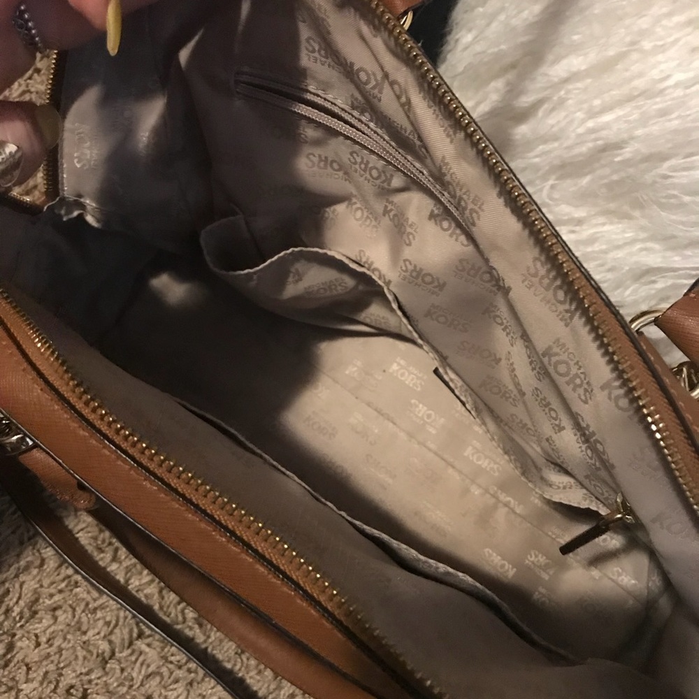 Michael Kors tan purse - Picture 3 of 4